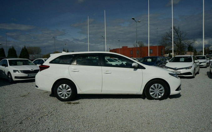 Toyota Auris cena 43900 przebieg: 174967, rok produkcji 2017 z Kołobrzeg małe 529